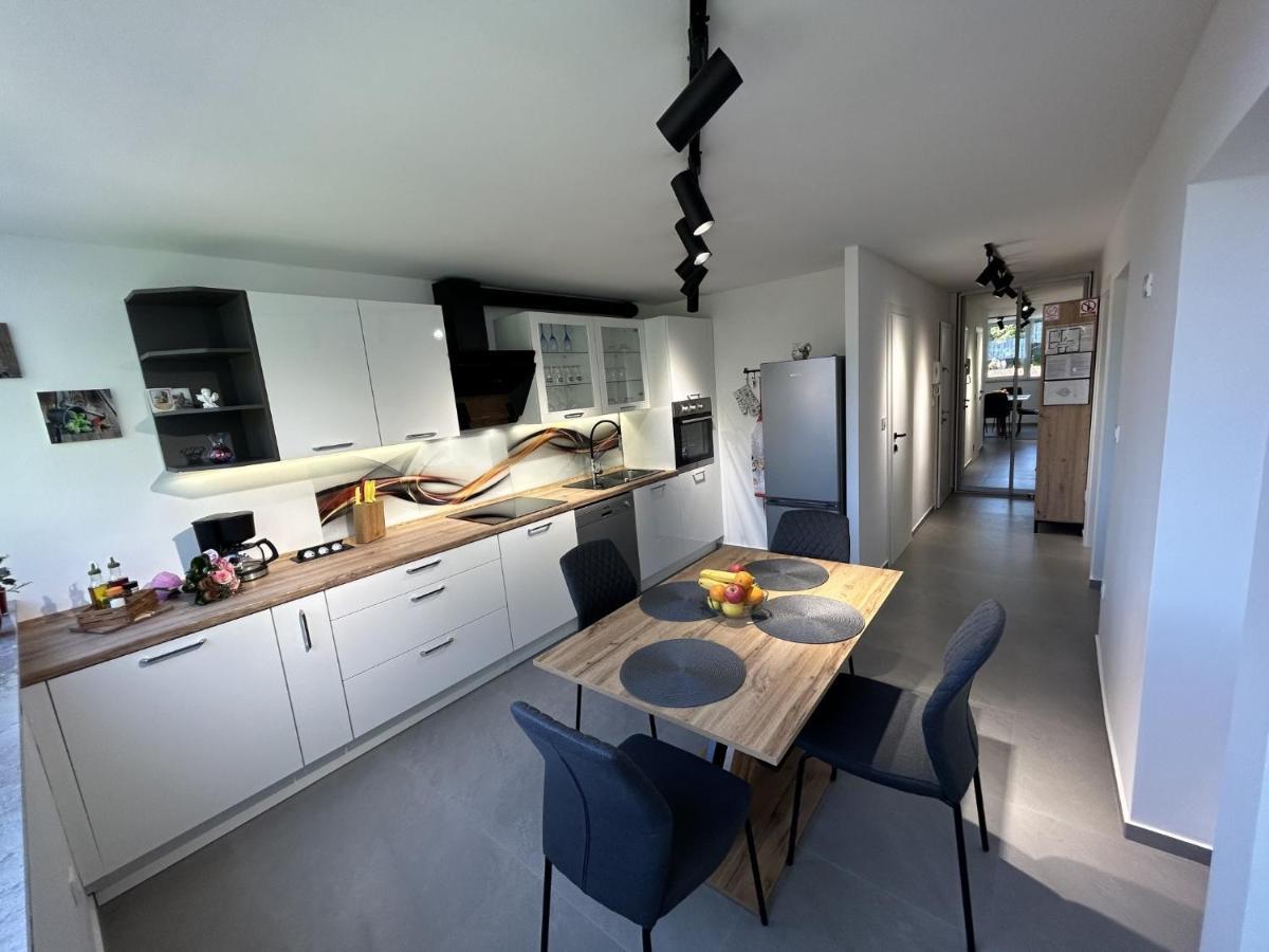 Apartment Toni Ловран Екстериор снимка