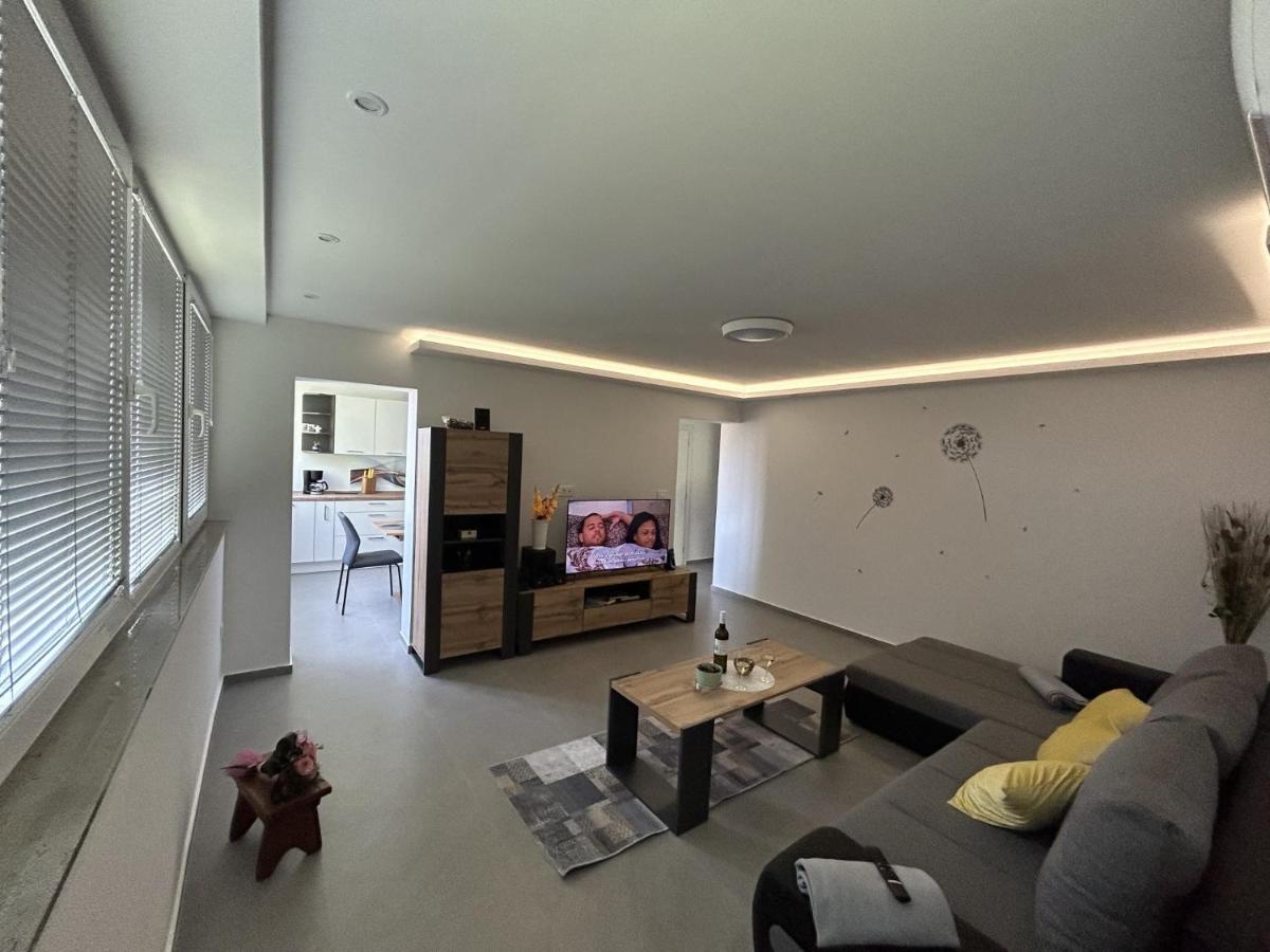 Apartment Toni Ловран Екстериор снимка