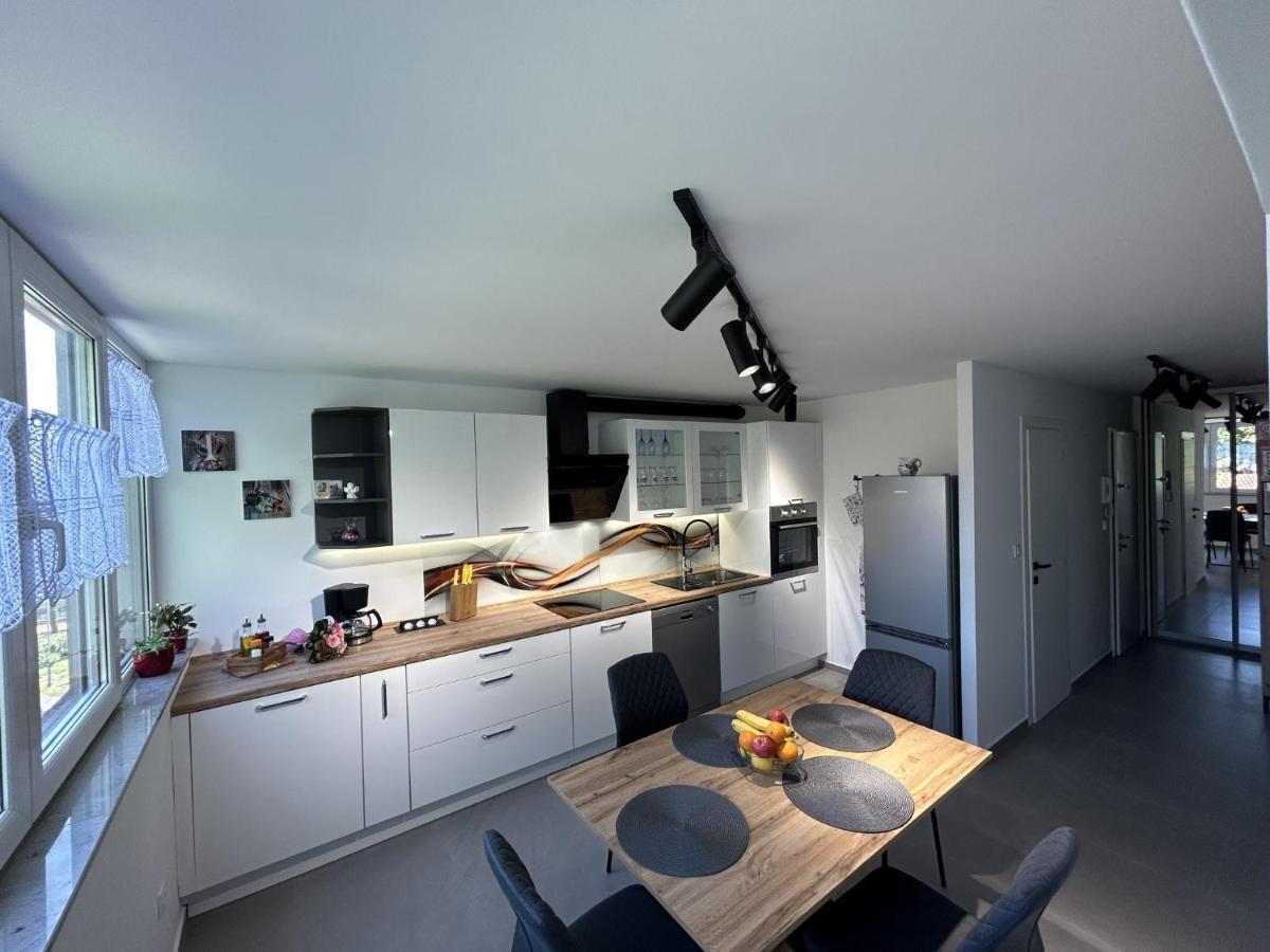 Apartment Toni Ловран Екстериор снимка