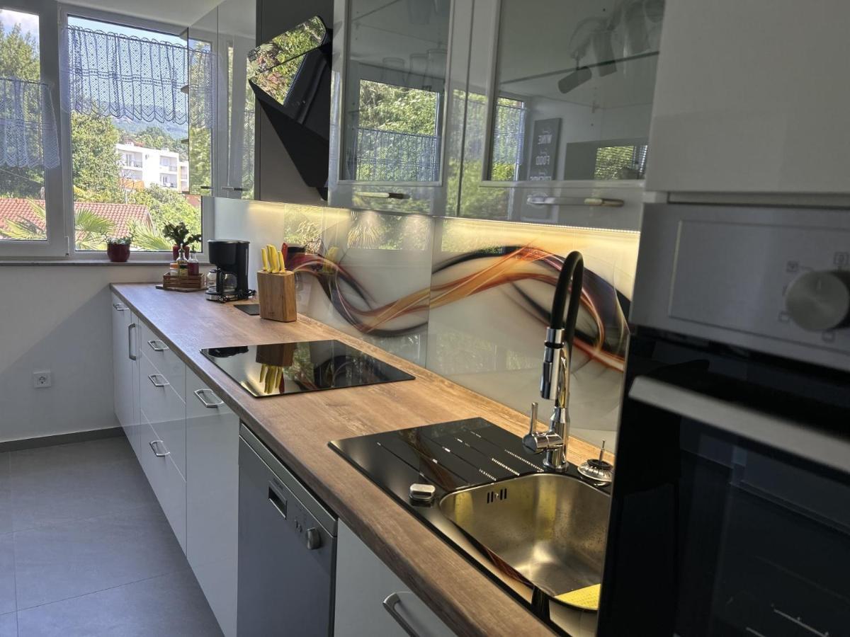 Apartment Toni Ловран Екстериор снимка