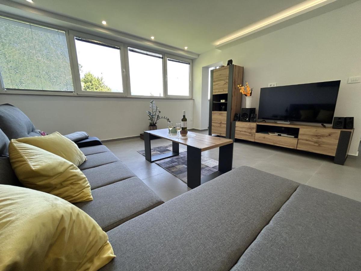 Apartment Toni Ловран Екстериор снимка